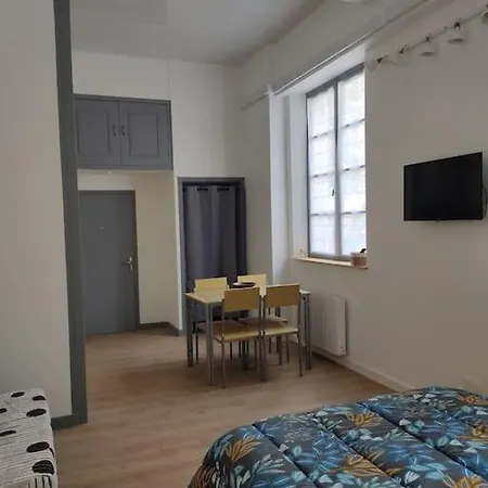 Avec Parking Prive סומור