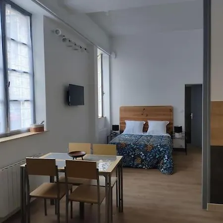 Avec Parking Prive סומור